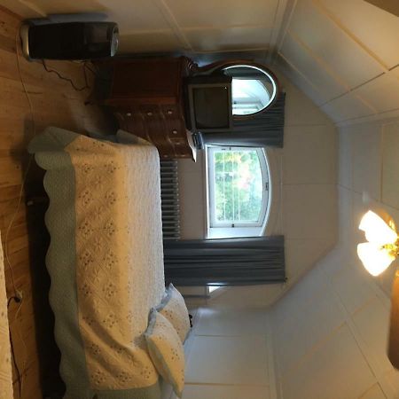 Le Petit Chateau Montebello B&B מראה חיצוני תמונה