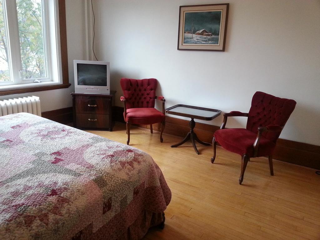 Le Petit Chateau Montebello B&B חדר תמונה