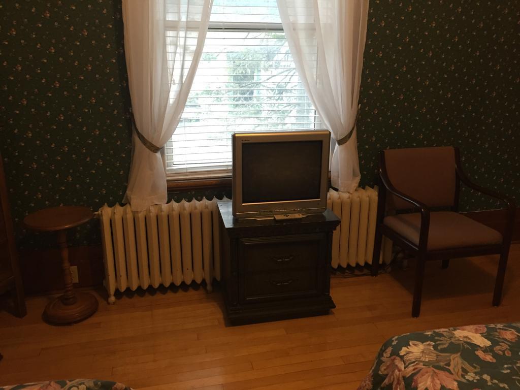 Le Petit Chateau Montebello B&B חדר תמונה