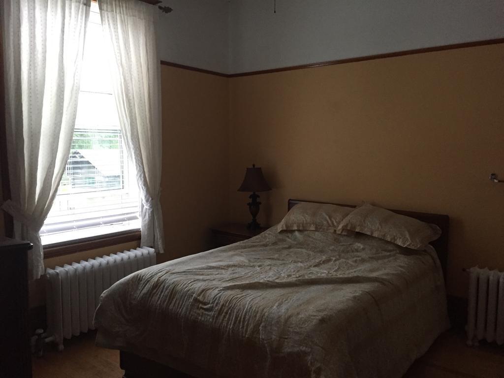 Le Petit Chateau Montebello B&B חדר תמונה