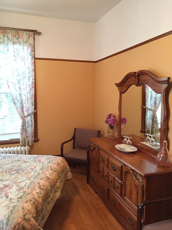 Le Petit Chateau Montebello B&B מראה חיצוני תמונה
