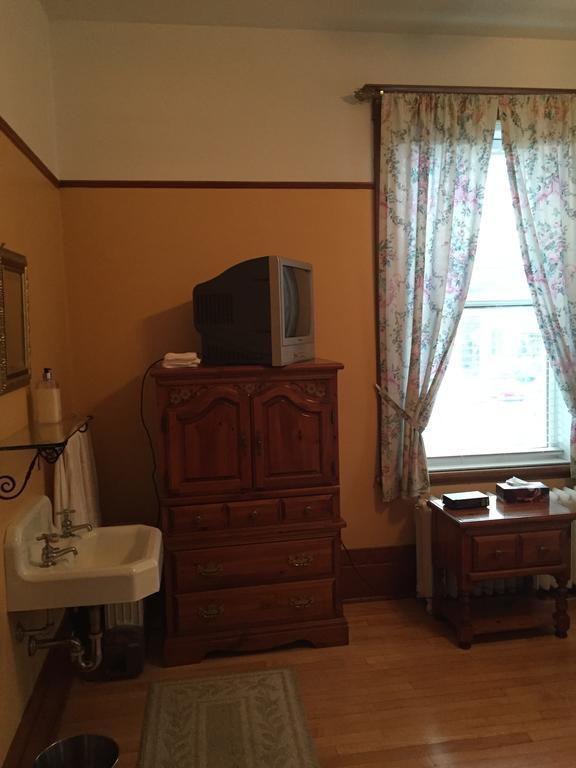 Le Petit Chateau Montebello B&B חדר תמונה