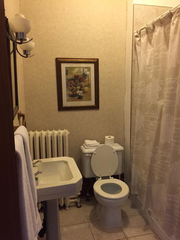Le Petit Chateau Montebello B&B חדר תמונה