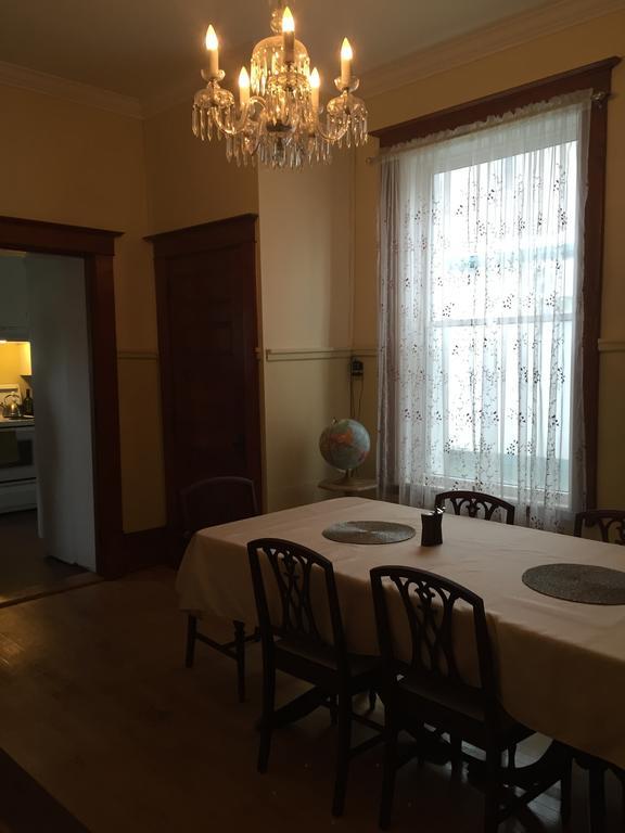 Le Petit Chateau Montebello B&B מראה חיצוני תמונה