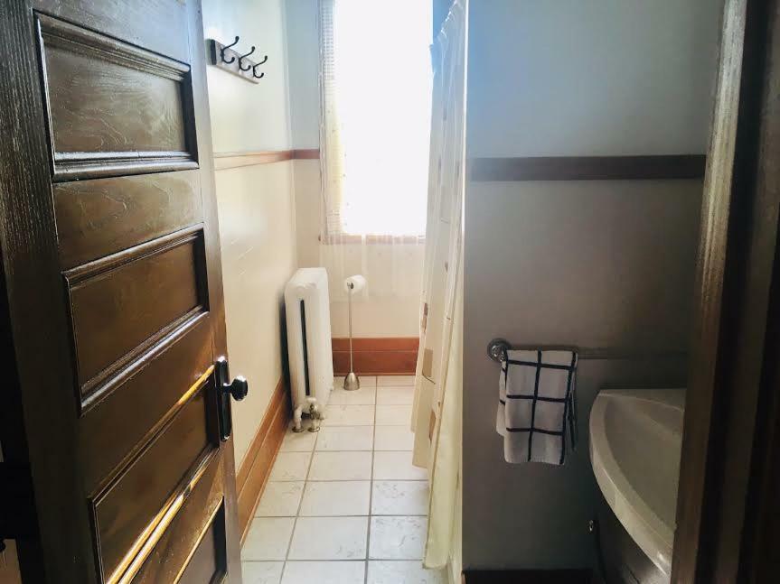 Le Petit Chateau Montebello B&B מראה חיצוני תמונה