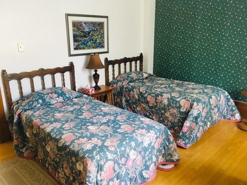 Le Petit Chateau Montebello B&B מראה חיצוני תמונה