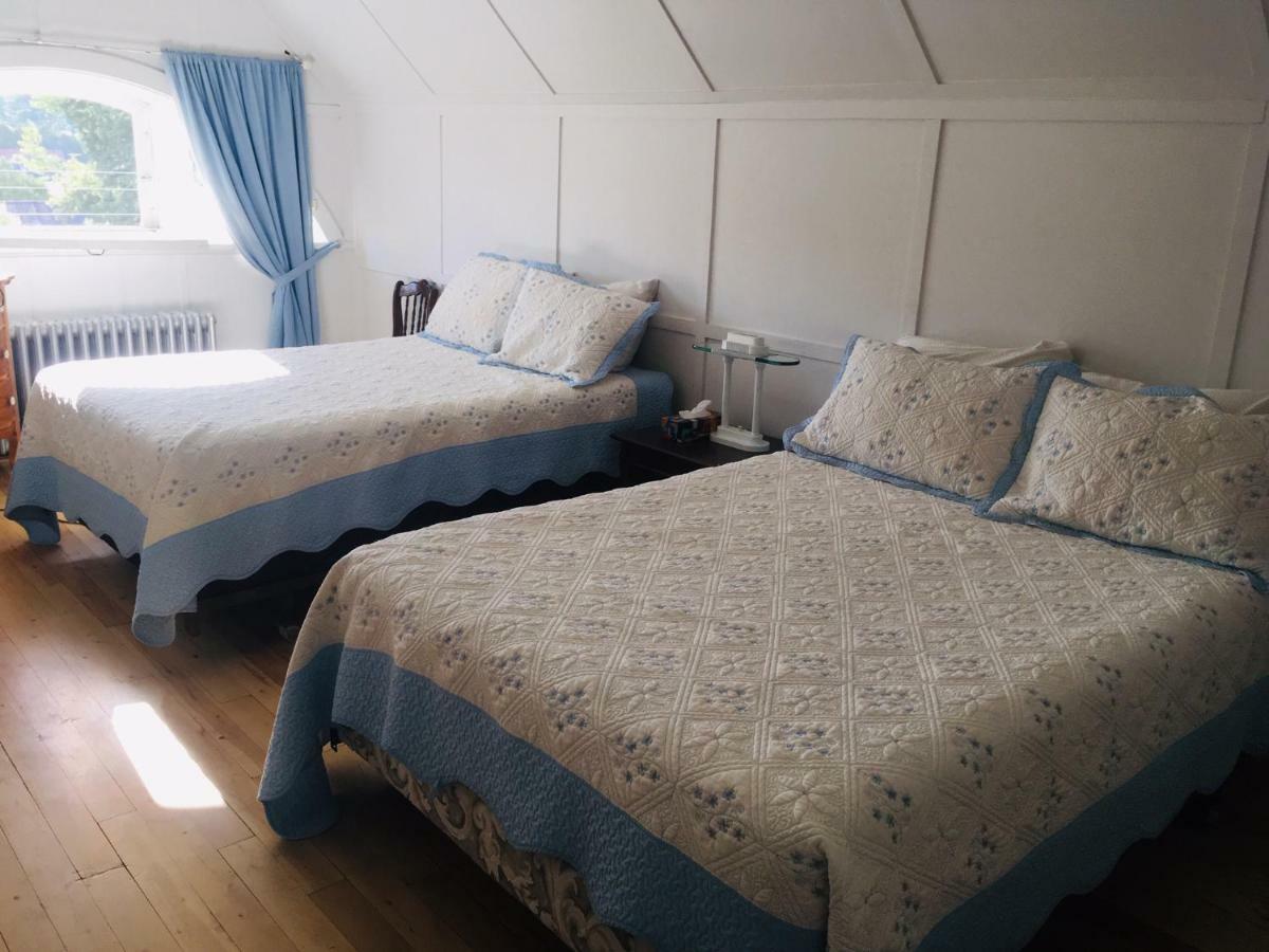 Le Petit Chateau Montebello B&B מראה חיצוני תמונה