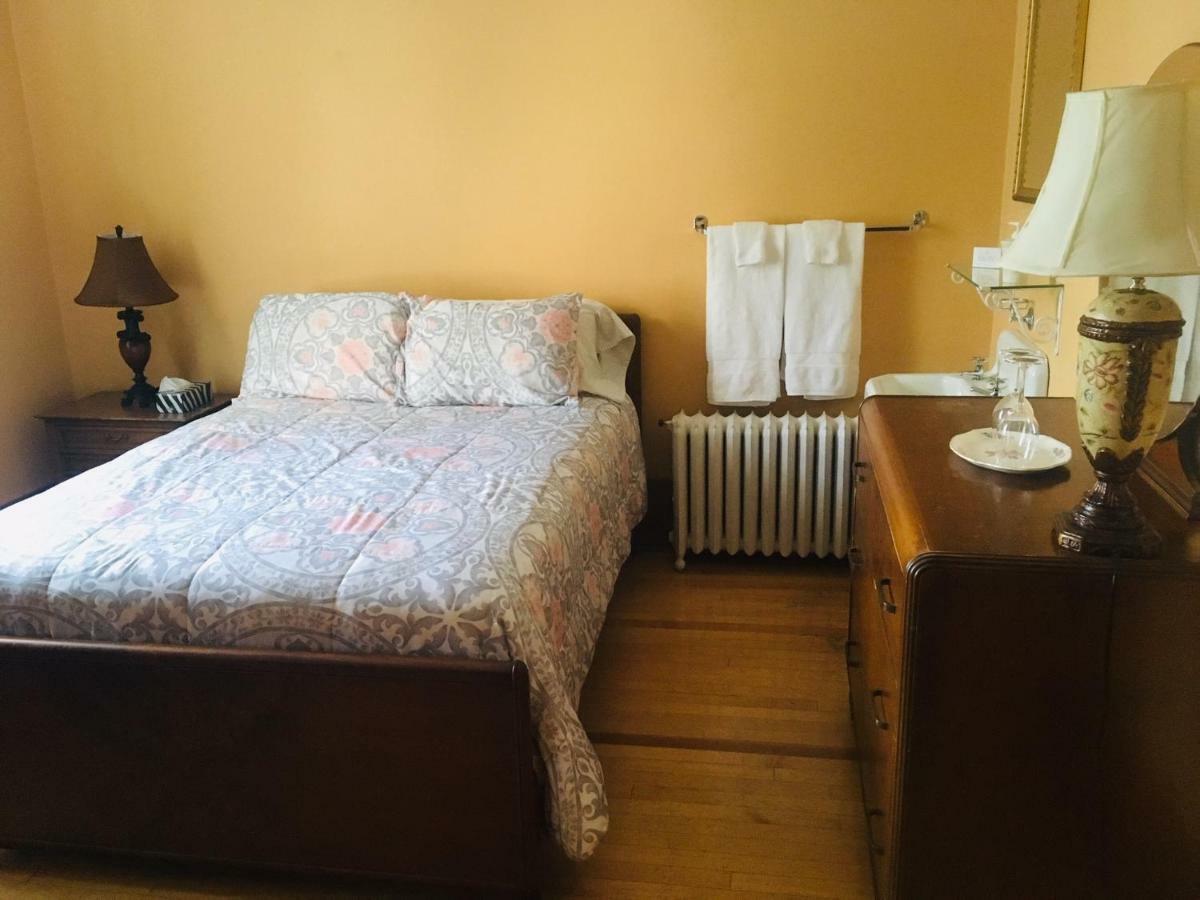 Le Petit Chateau Montebello B&B מראה חיצוני תמונה