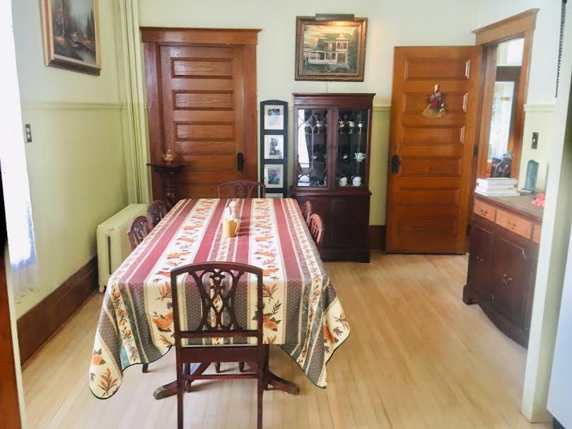 Le Petit Chateau Montebello B&B מראה חיצוני תמונה