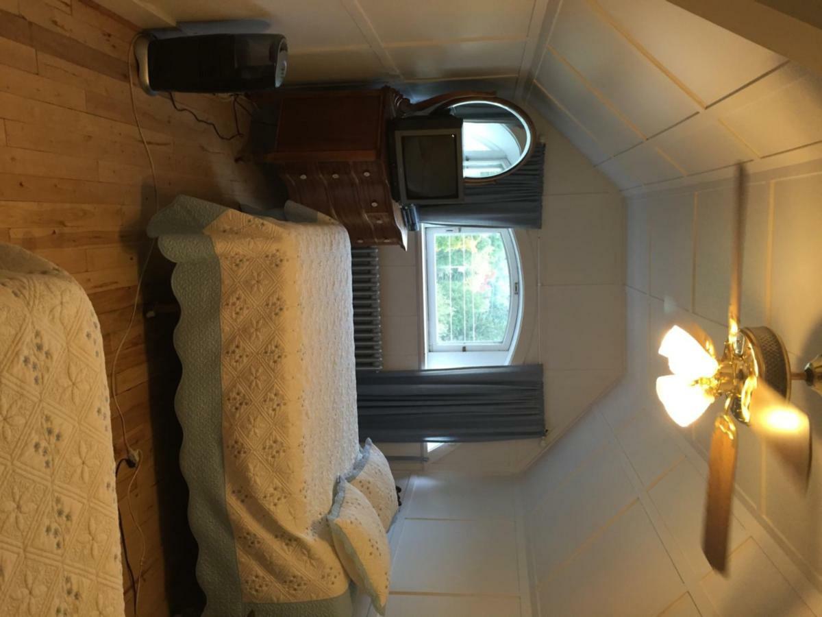 Le Petit Chateau Montebello B&B מראה חיצוני תמונה