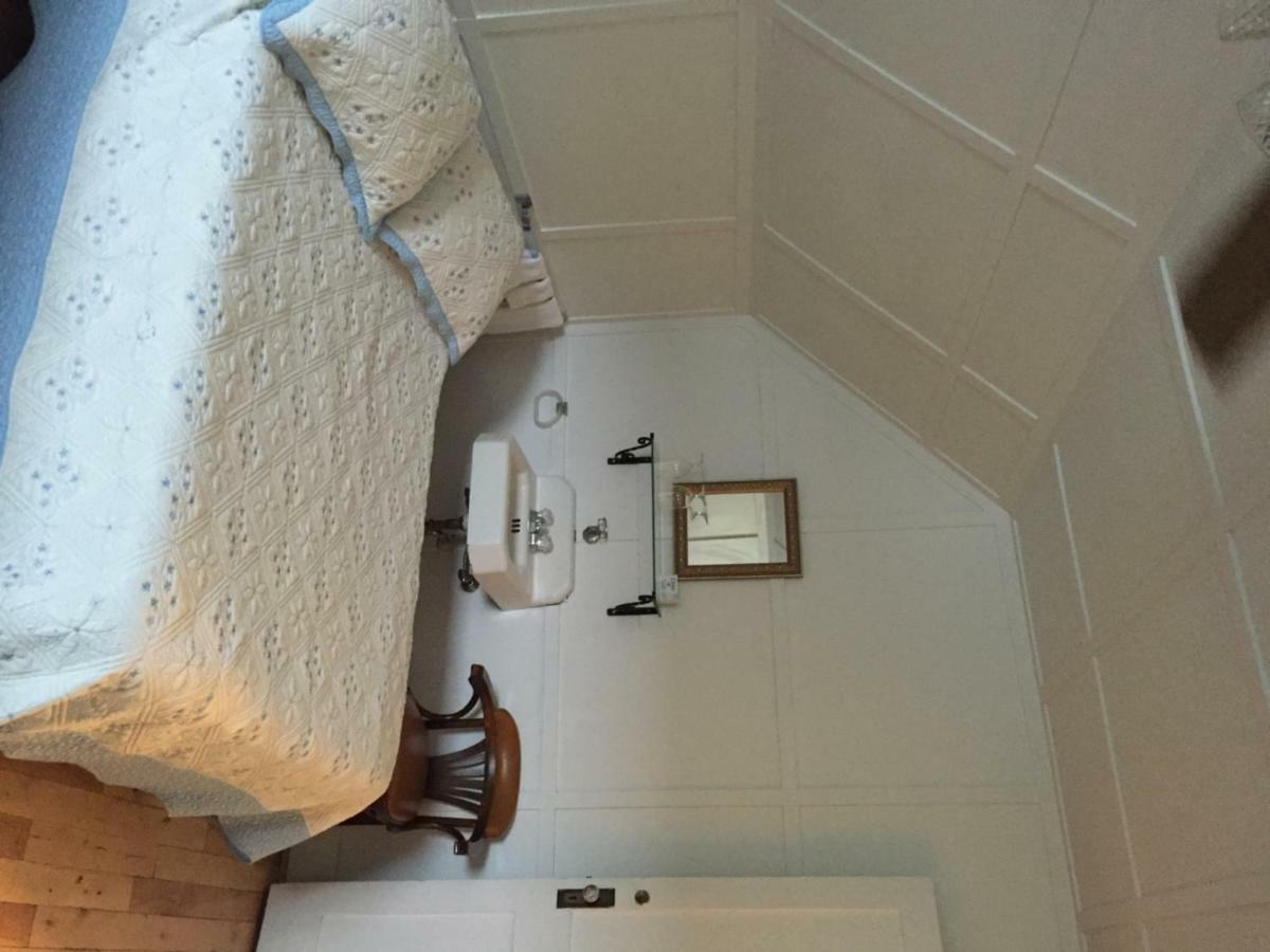 Le Petit Chateau Montebello B&B מראה חיצוני תמונה